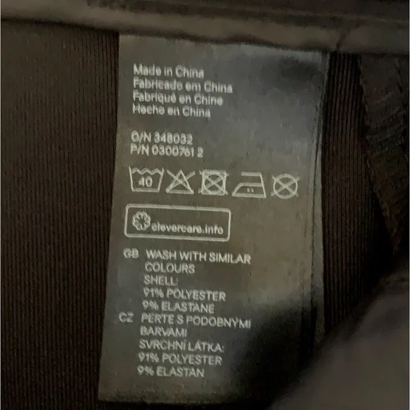 NWOT PENCIL SKIRT W/TWO FRONT FUNCTIONAL ZIPPERED POCKETS. GOLD ZIPPER IN BACK. - Picture 4 of 5